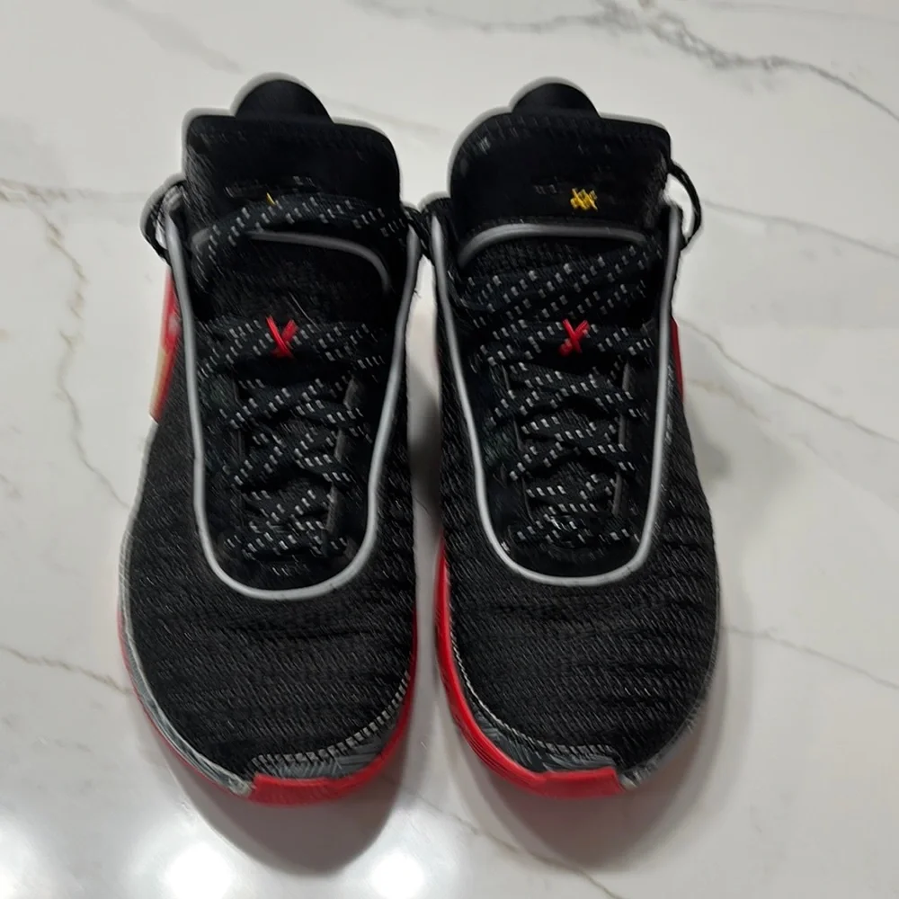 Nike Black and Gold Athletic Shoes with Sleek Design